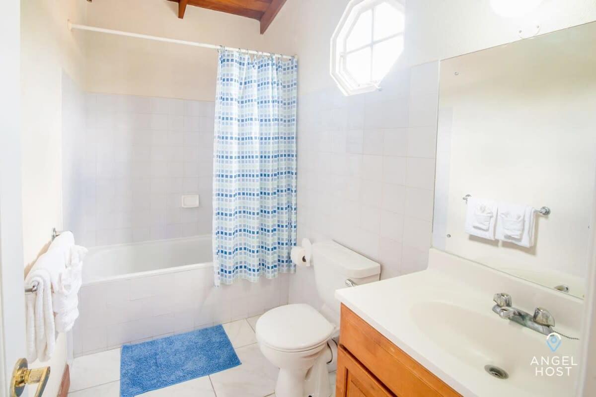 2-Story Townhome With Private Pool, Ideal For Group! Christ Church Exterior foto