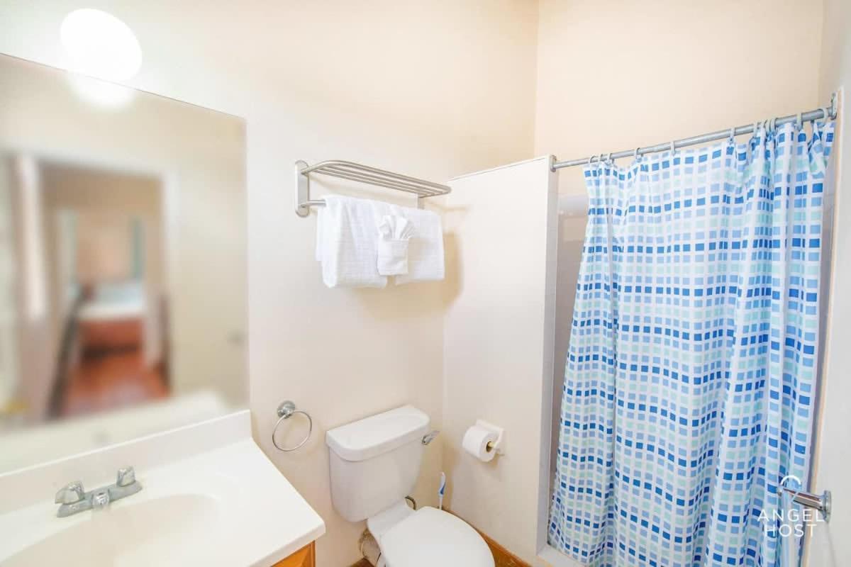 2-Story Townhome With Private Pool, Ideal For Group! Christ Church Exterior foto